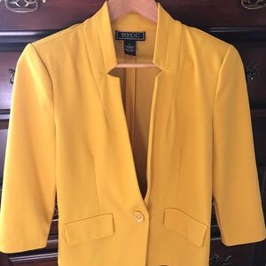 NYCC Yellow Blazer